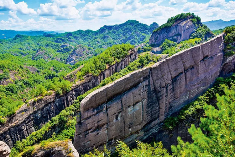 尋找中國的墻狀山 尋找中國的墻狀山