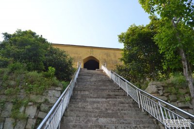 ����ɽ�ϸ�ɽ��