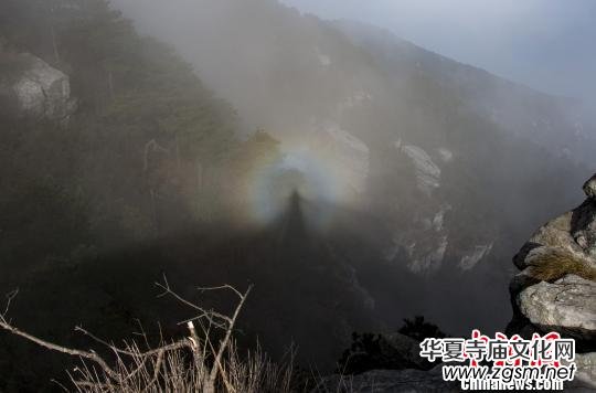 江西廬山現(xiàn)“佛光”景觀 十分罕見 江西廬山現(xiàn)“佛光”景觀 十分罕見