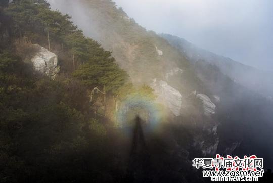 江西廬山現(xiàn)“佛光”景觀 十分罕見 江西廬山現(xiàn)“佛光”景觀 十分罕見