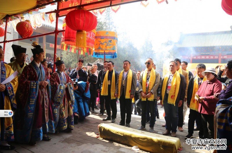 ������ꖶ��ɏR�ŏR�����׌��Sͥ��(j��ng)�B(y��ng)���Ļ���(ji��)�e��