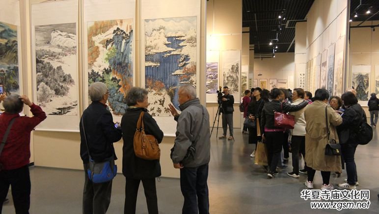 ���ߌá�����ƽ�� ˮī���f����(sh��)��(hu��)չ�ڱ���ƽ���_(k��i)Ļ