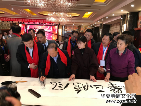 �Ї��Ļ��M�f�҃�(y��u)����y(t��ng)�Ļ��߷�Փ���͕�����ƷƷ�uչ�ڱ����e��