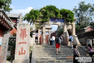 Ц��Ԋ��: һ��ɽ������