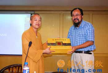 申荷永教授到柏林禪寺作關(guān)于地震后心理援助的演講 申荷永教授到柏林禪寺作關(guān)于地震后心理援助的演講