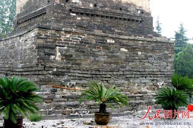 洛陽白馬寺千年古塔齊云塔遭雷擊面臨倒塌 洛陽白馬寺千年古塔齊云塔遭雷擊面臨倒塌