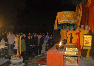 ��Ϧҹ�������e��������ײ犷���(hu��)