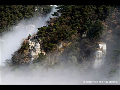 江西廬山出現(xiàn)云海佛光奇觀【圖】 江西廬山出現(xiàn)云海佛光奇觀【圖】