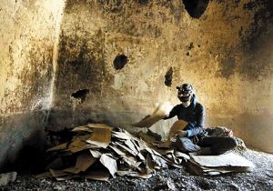 ϲ�R����ɽ�Ŵ����¶�Ѩ�@�F��̱ڮ�