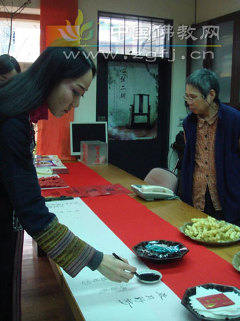 薩頂頂赴臺首日與星云法師相見歡 即興獻唱“自語” 薩頂頂赴臺首日與星云法師相見歡 即興獻唱“自語”