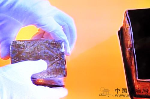 一起瞻禮佛頂骨舍利(圖) 一起瞻禮佛頂骨舍利(圖)