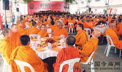 大馬“2010年全國供佛齋僧大會(huì)”在檳城時(shí)代廣場舉行 大馬“2010年全國供佛齋僧大會(huì)”在檳城時(shí)代廣場舉行