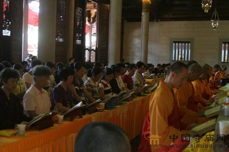 廈門南普陀寺舉行哀悼甘肅舟曲泥石流遇難同胞活動 廈門南普陀寺舉行哀悼甘肅舟曲泥石流遇難同胞活動