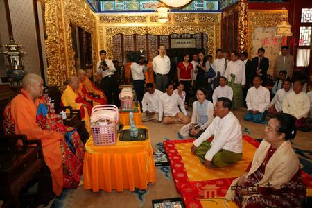 ����(li��n)����Һ�ƽ�c�l(f��)չί�T����ϯ����ȅ��L�`����