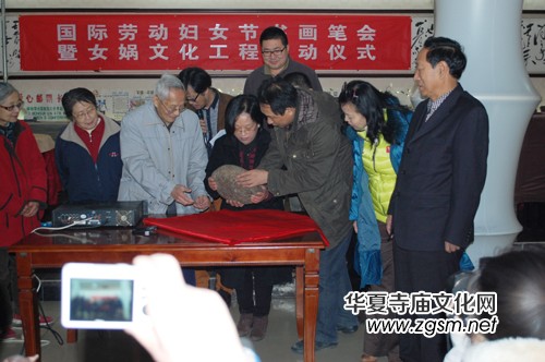 國際勞動婦女節(jié)書畫筆會暨女媧文化工程起動儀式在京舉辦 國際勞動婦女節(jié)書畫筆會暨女媧文化工程起動儀式在京舉辦