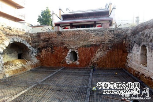 福州開元寺地下驚現(xiàn)“神秘”地道(組圖) 福州開元寺地下驚現(xiàn)“神秘”地道(組圖)