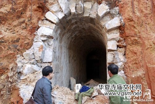 福州開元寺地下驚現(xiàn)“神秘”地道(組圖) 福州開元寺地下驚現(xiàn)“神秘”地道(組圖)