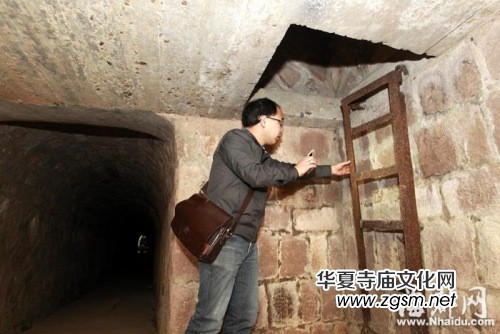福州開元寺地下驚現(xiàn)“神秘”地道(組圖) 福州開元寺地下驚現(xiàn)“神秘”地道(組圖)