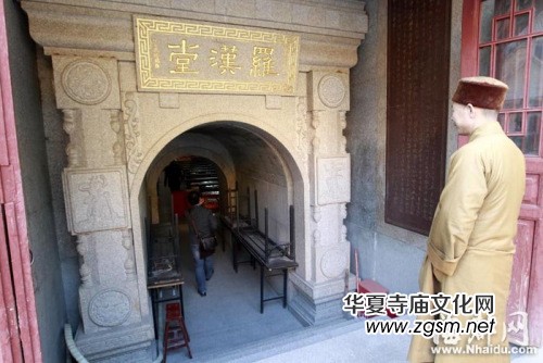 福州開元寺地下驚現(xiàn)“神秘”地道(組圖) 福州開元寺地下驚現(xiàn)“神秘”地道(組圖)
