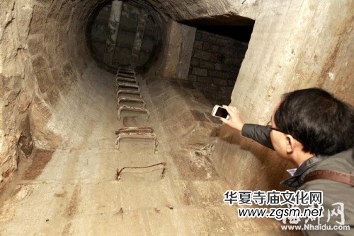 福州開元寺地下驚現(xiàn)“神秘”地道(組圖) 福州開元寺地下驚現(xiàn)“神秘”地道(組圖)