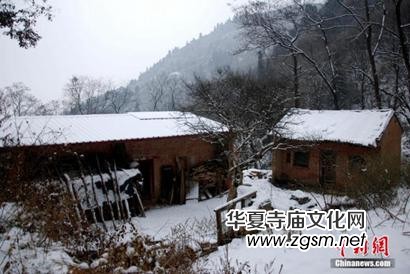 83歲終南山“茅棚隱士”:與山為伴 與人為善 83歲終南山“茅棚隱士”:與山為伴 與人為善