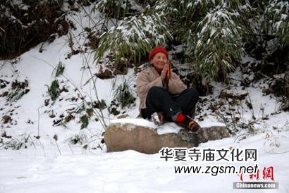 83歲終南山“茅棚隱士”:與山為伴 與人為善 83歲終南山“茅棚隱士”:與山為伴 與人為善