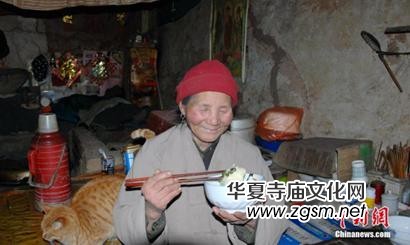 83歲終南山“茅棚隱士”:與山為伴 與人為善 83歲終南山“茅棚隱士”:與山為伴 與人為善