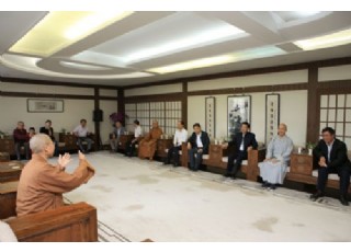 �����ڽָ̾����L�Y��(ji��n)��һ�е����_(t��i)ɽ�����c(di��n)��Ժ�{(di��o)��