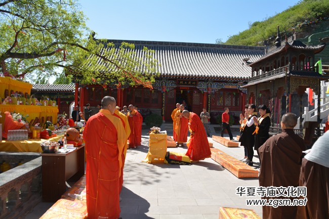 太原南山寺吉祥普佛法會(huì)天空現(xiàn)萬朵祥云 太原南山寺吉祥普佛法會(huì)天空現(xiàn)萬朵祥云
