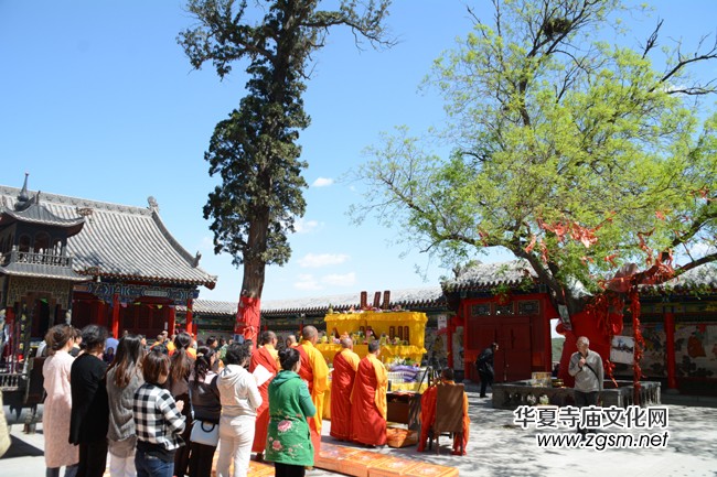 太原南山寺吉祥普佛法會(huì)天空現(xiàn)萬朵祥云 太原南山寺吉祥普佛法會(huì)天空現(xiàn)萬朵祥云