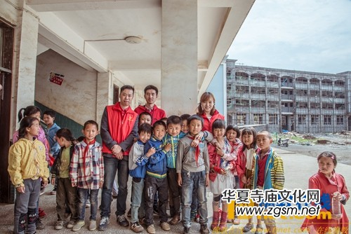 上海玉佛禪寺捐資助建云南地區(qū)“愛心圖書室” 上海玉佛禪寺捐資助建云南地區(qū)“愛心圖書室”