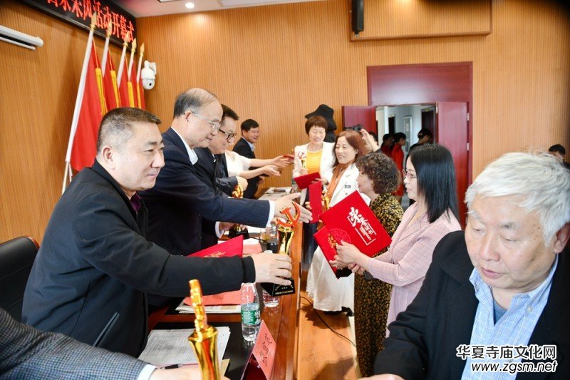 �Ї�(gu��)��ˇ���ҡ�Ʒ�x�����M۶  �Ÿ��f(w��n)��ʯ�(zh��n)�����L(f��ng)ϵ�л��(d��ng)�e�k