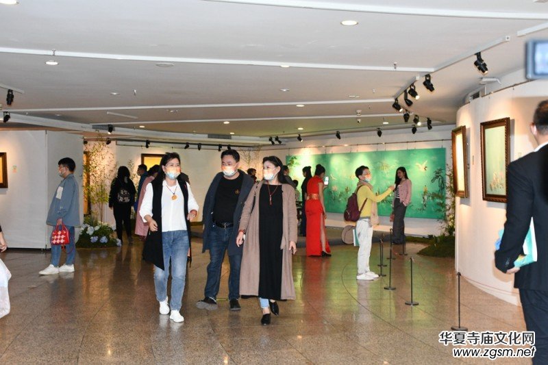 《蓮開盛世》王國(guó)平禪境油畫展5月1日在中華世紀(jì)壇開幕 《蓮開盛世》王國(guó)平禪境油畫展5月1日在中華世紀(jì)壇開幕