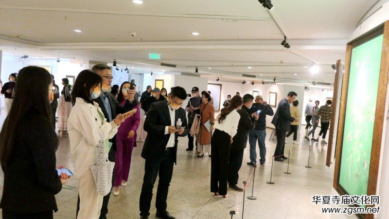 《蓮開盛世》王國(guó)平禪境油畫展5月1日在中華世紀(jì)壇開幕 《蓮開盛世》王國(guó)平禪境油畫展5月1日在中華世紀(jì)壇開幕