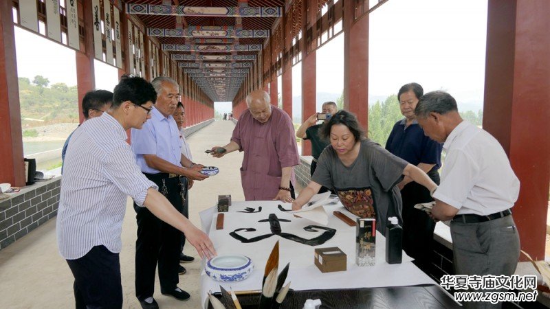 �μ��f��Сɽ���e�kȫ�����Ļ�����չ