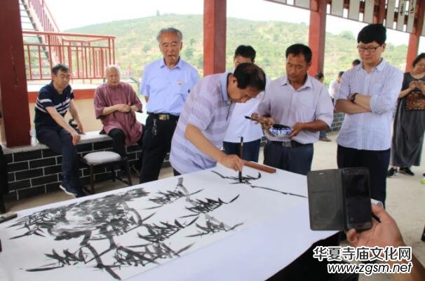 �μ��f��Сɽ���e�kȫ�����Ļ�����չ