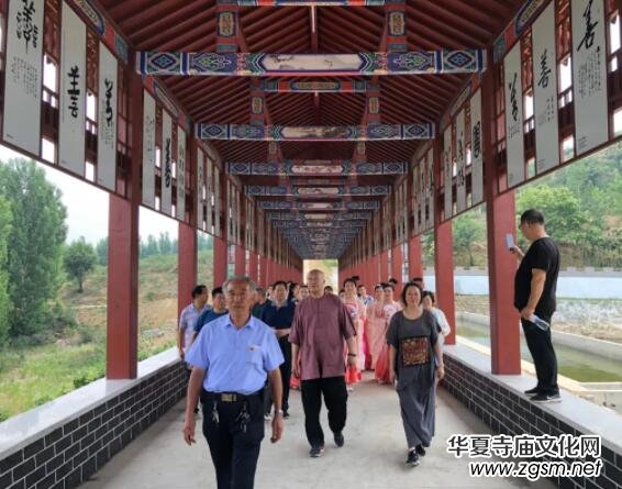 �μ��f��Сɽ���e�kȫ�����Ļ�����չ